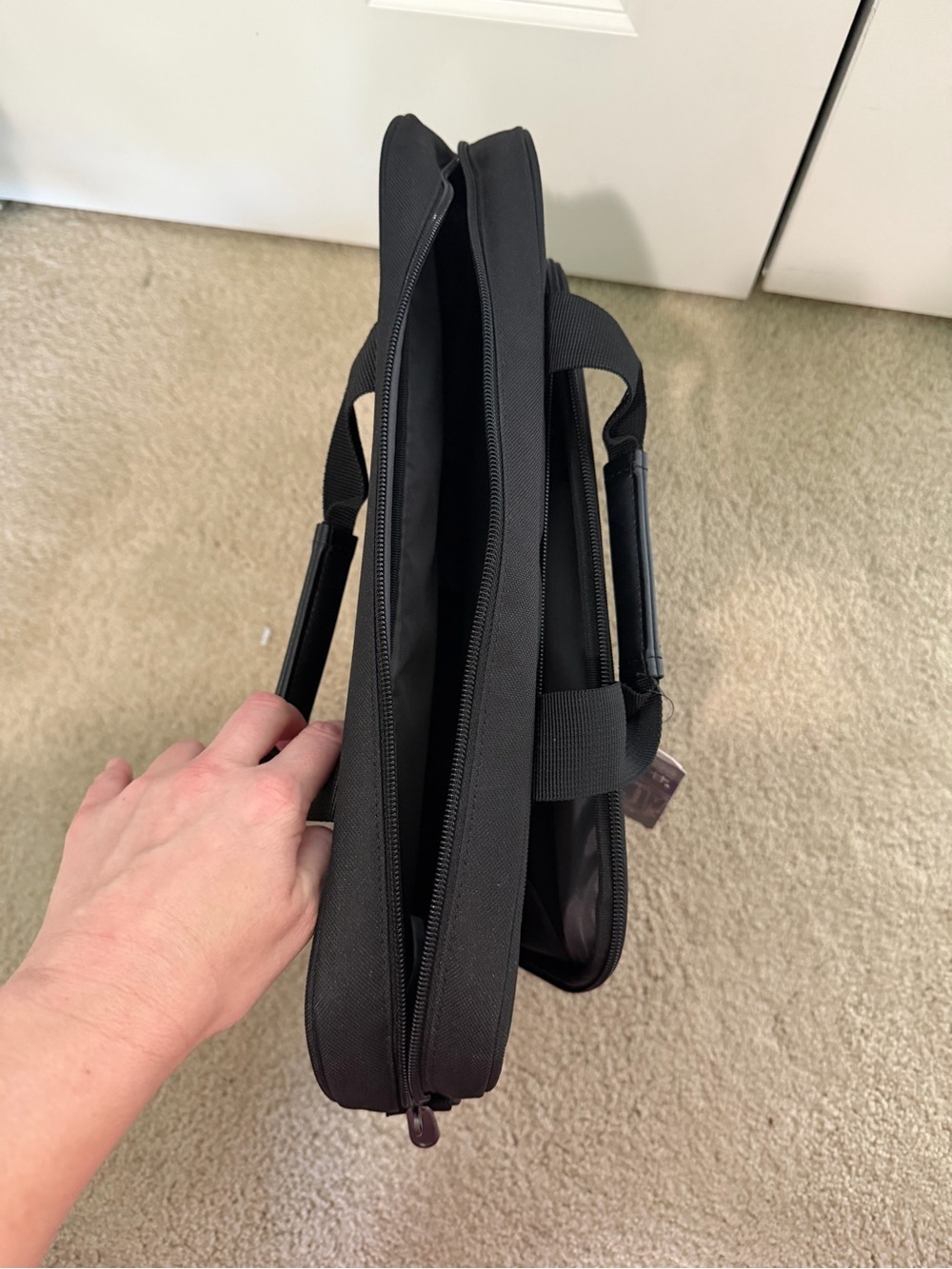 Targus Classic Slim Topload Laptop Bag - Picture 4 of 6